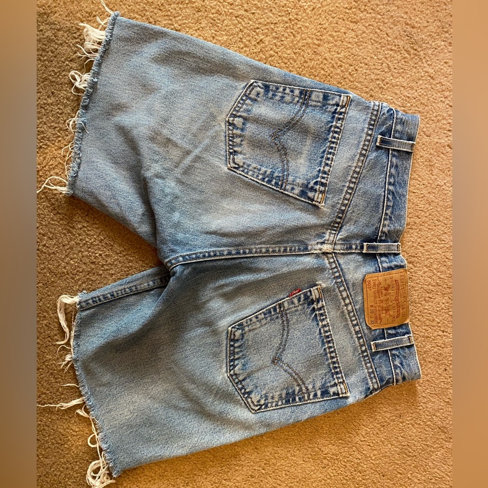 Vintage 90s Levi’s mid rise denim cutoff shorts W30 (fits like women’s size 4-6)